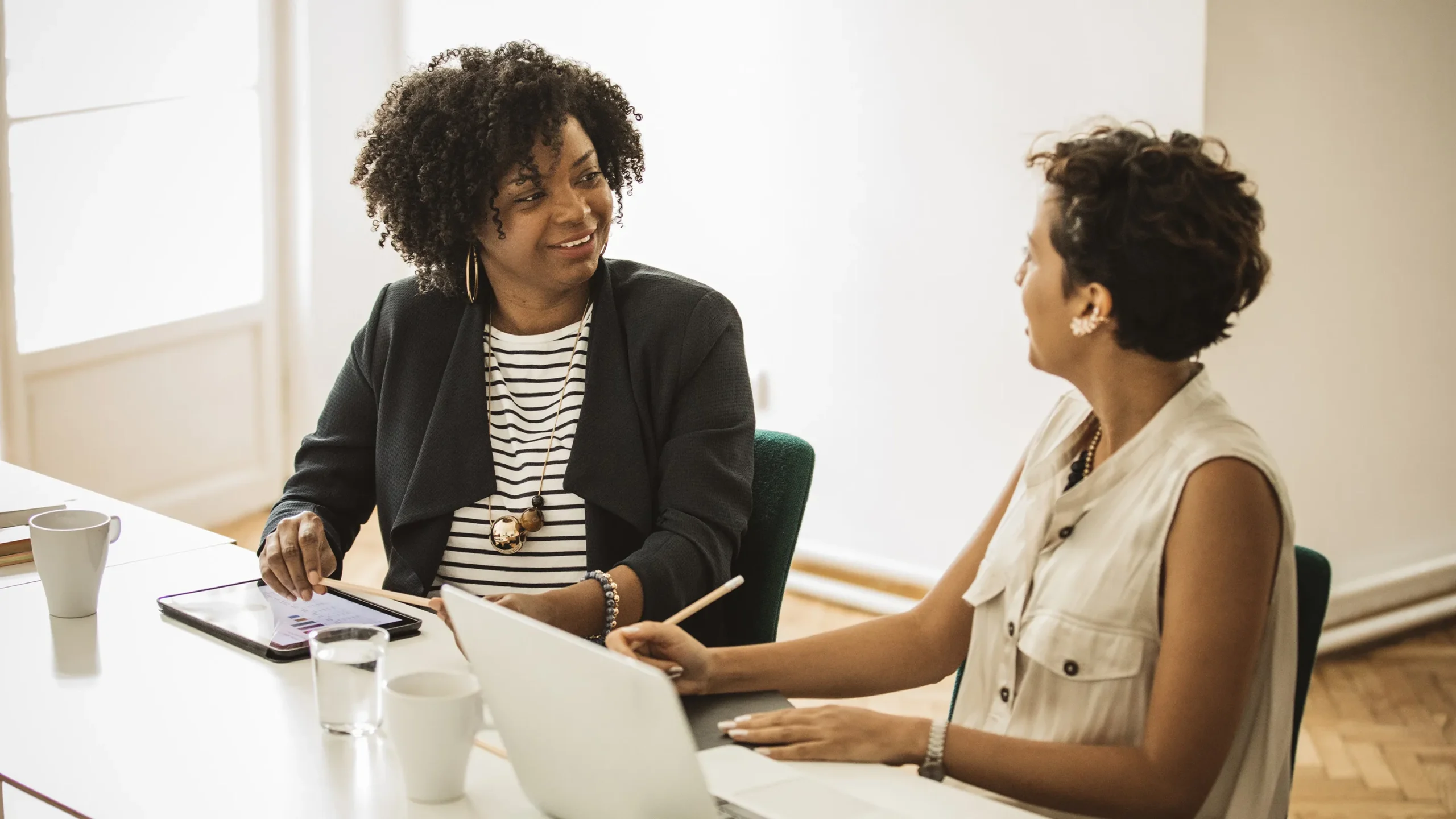 Comment choisir son Agent of Record (AOR) : le guide complet pour startups et entreprises
